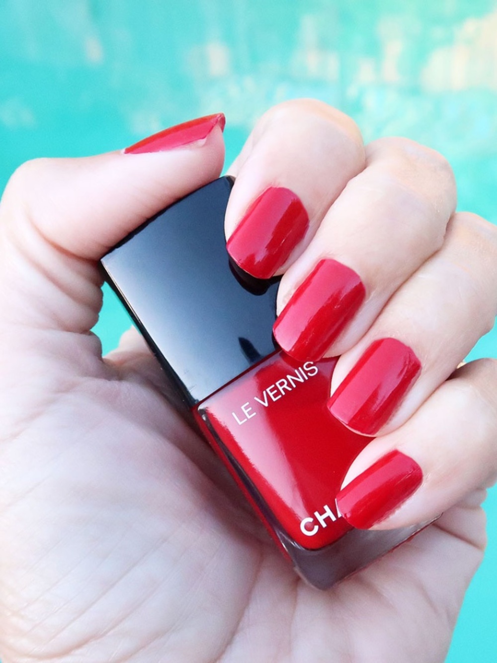 Chanel Le Vernis Longwear nail polish holidays 2021Rouge Intemporel #913NEW